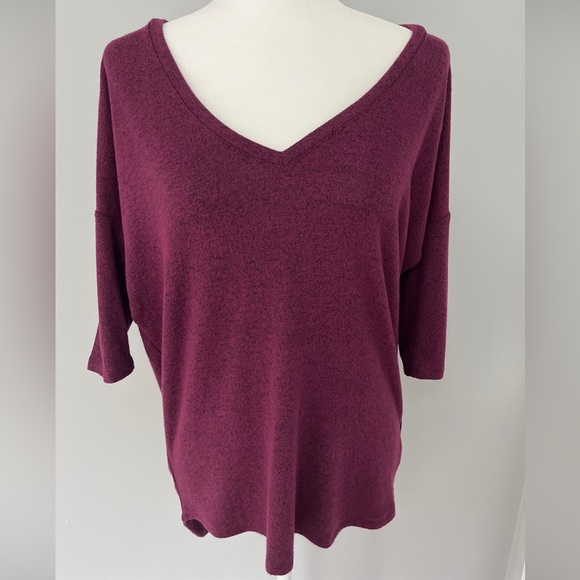 Express Tops - NWT Express Outlet Women’s Top Purple 3/4 Sleeve V-neck Hi-Lo Shirt Size Small